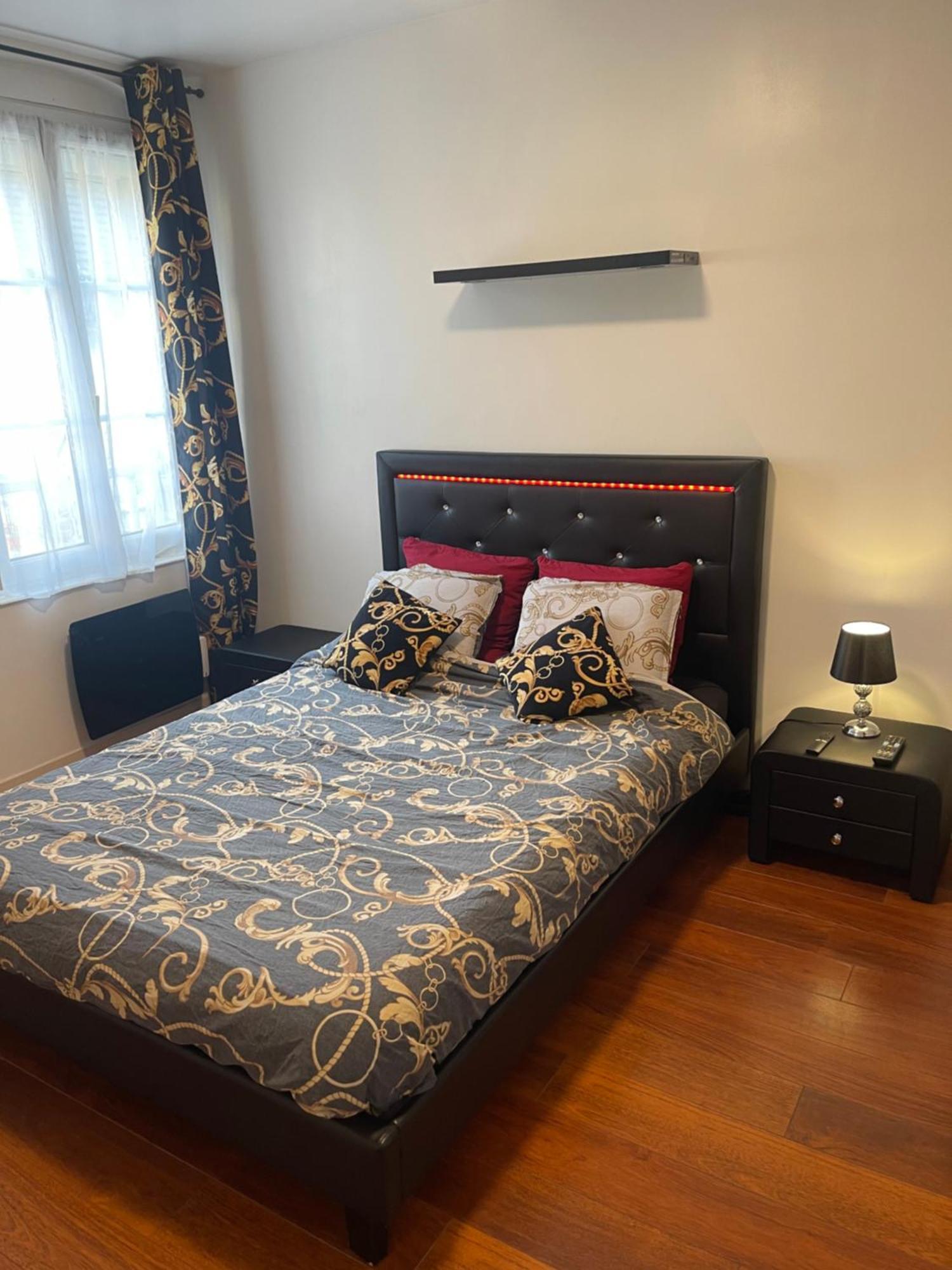 Appartement 3 Pieces En Face La Gare De เครยล์ ภายนอก รูปภาพ
